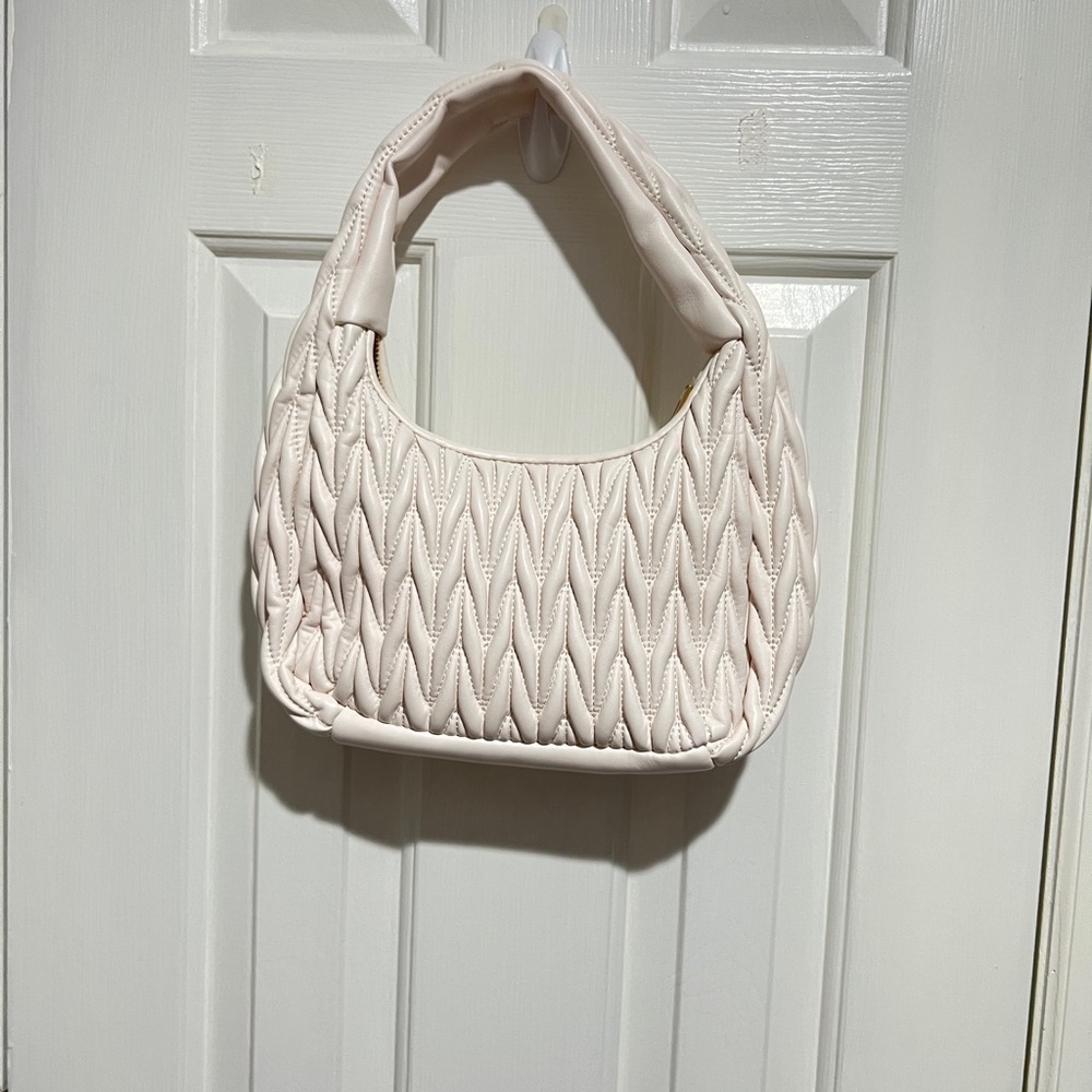 Stylish Quilted Shoulder Bag in Light Pink